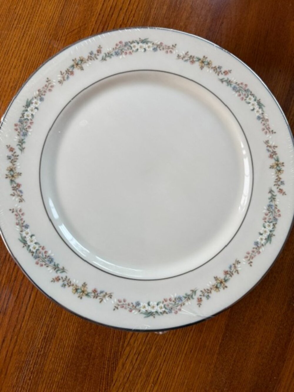 Vintage Gorham Rondelle Platinum Banded 20 Pc China Set w/ Covered Casserole